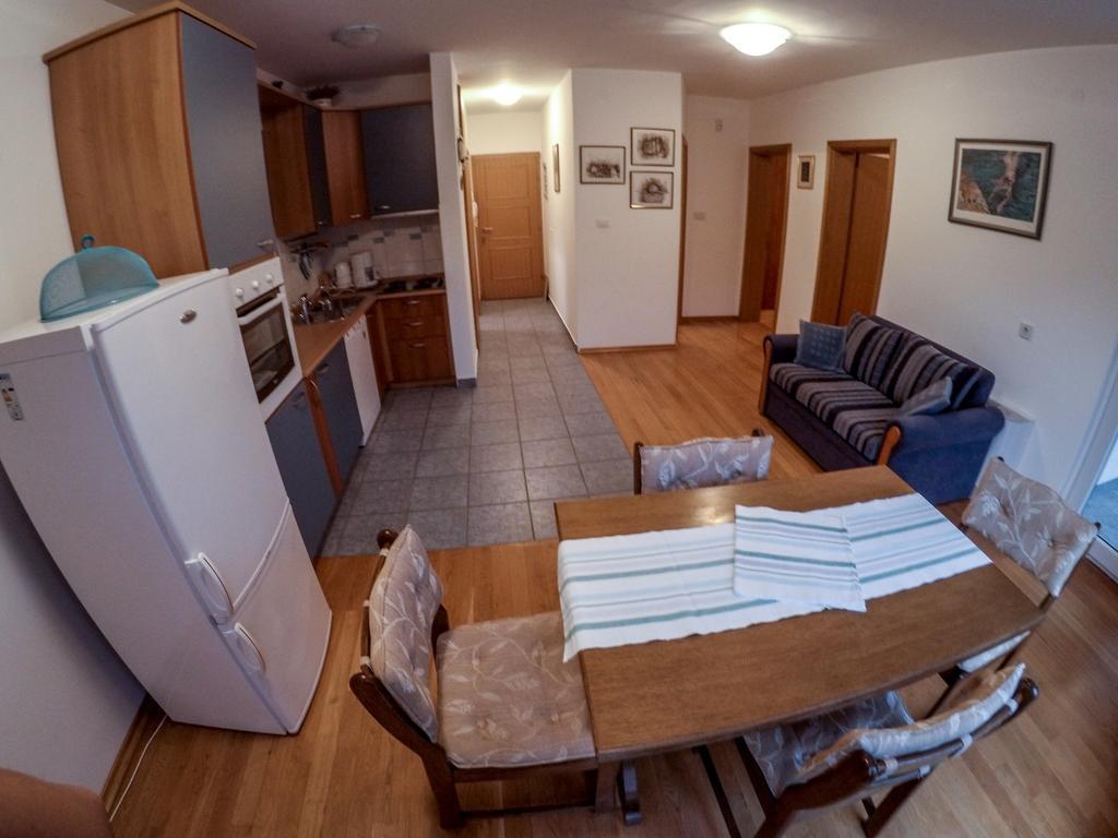 Apartments Car Kampor الغرفة الصورة