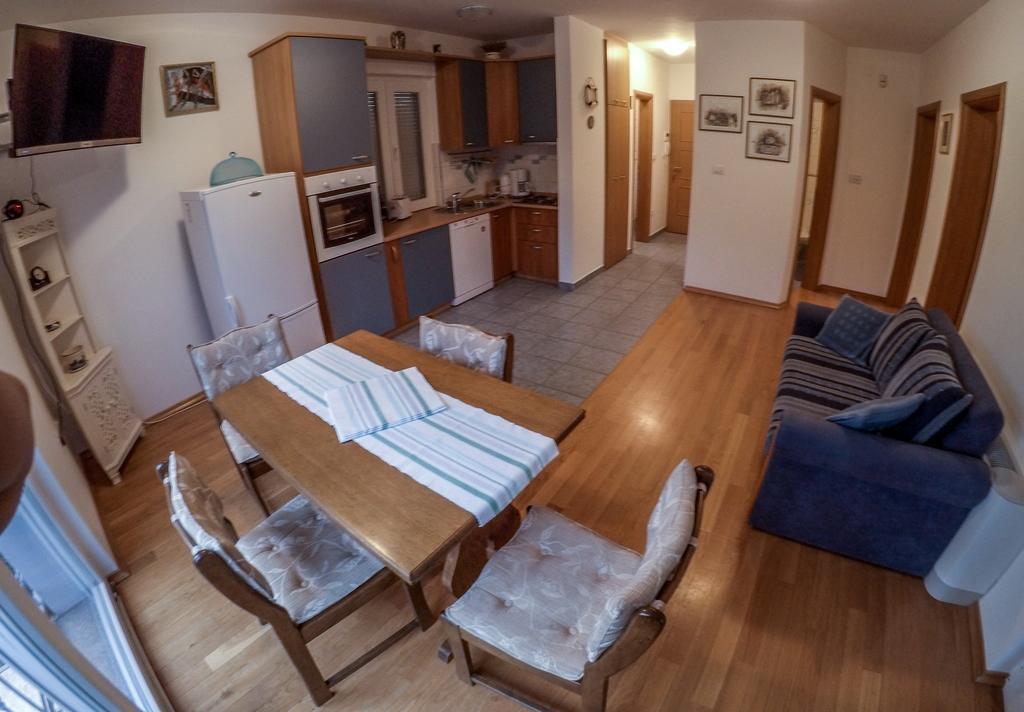 Apartments Car Kampor الغرفة الصورة