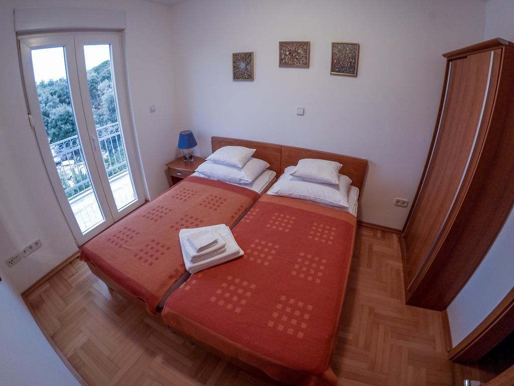 Apartments Car Kampor الغرفة الصورة