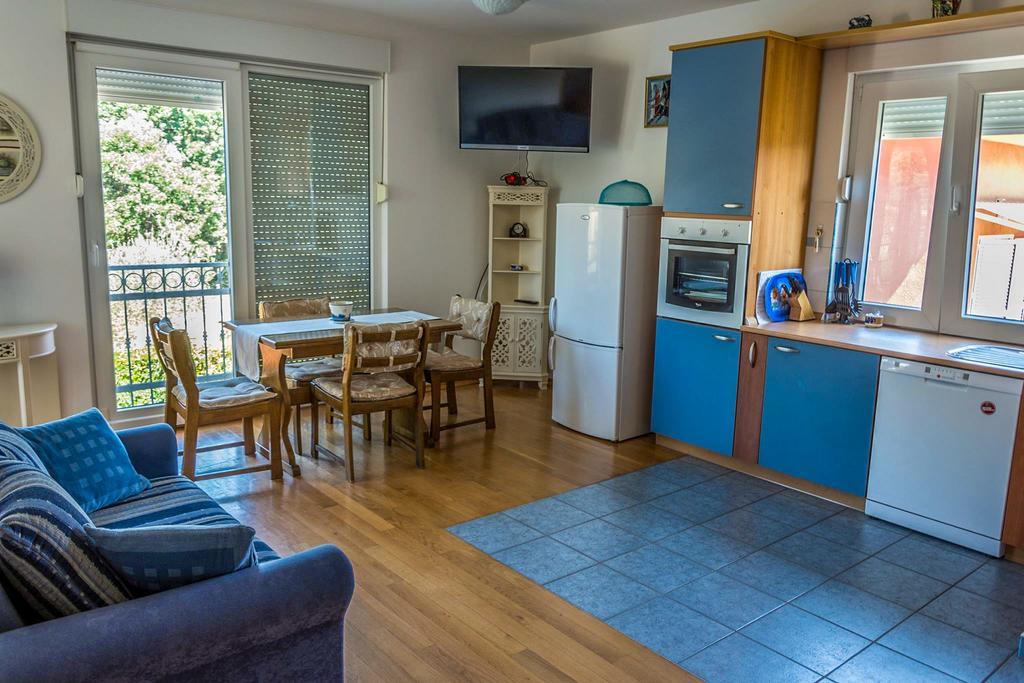 Apartments Car Kampor الغرفة الصورة