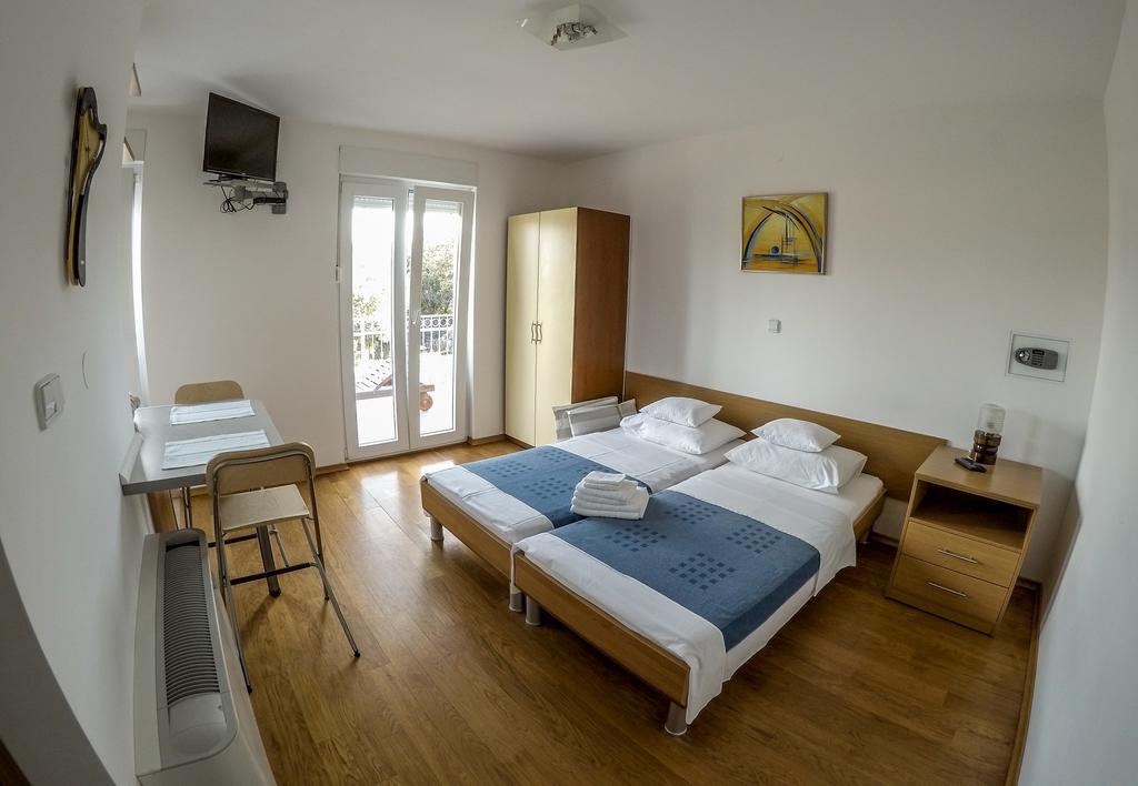 Apartments Car Kampor الغرفة الصورة