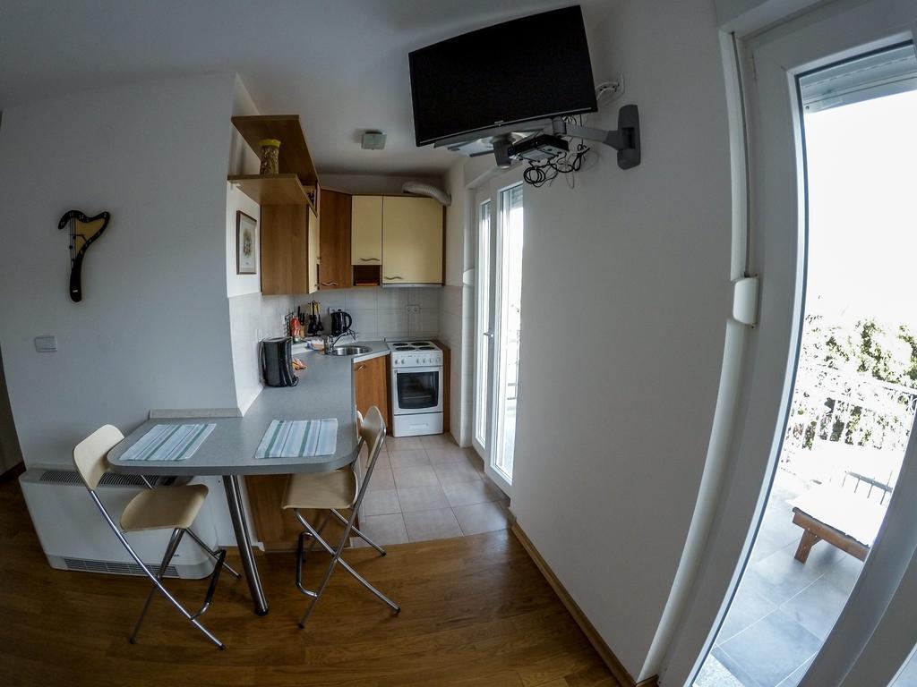 Apartments Car Kampor الغرفة الصورة